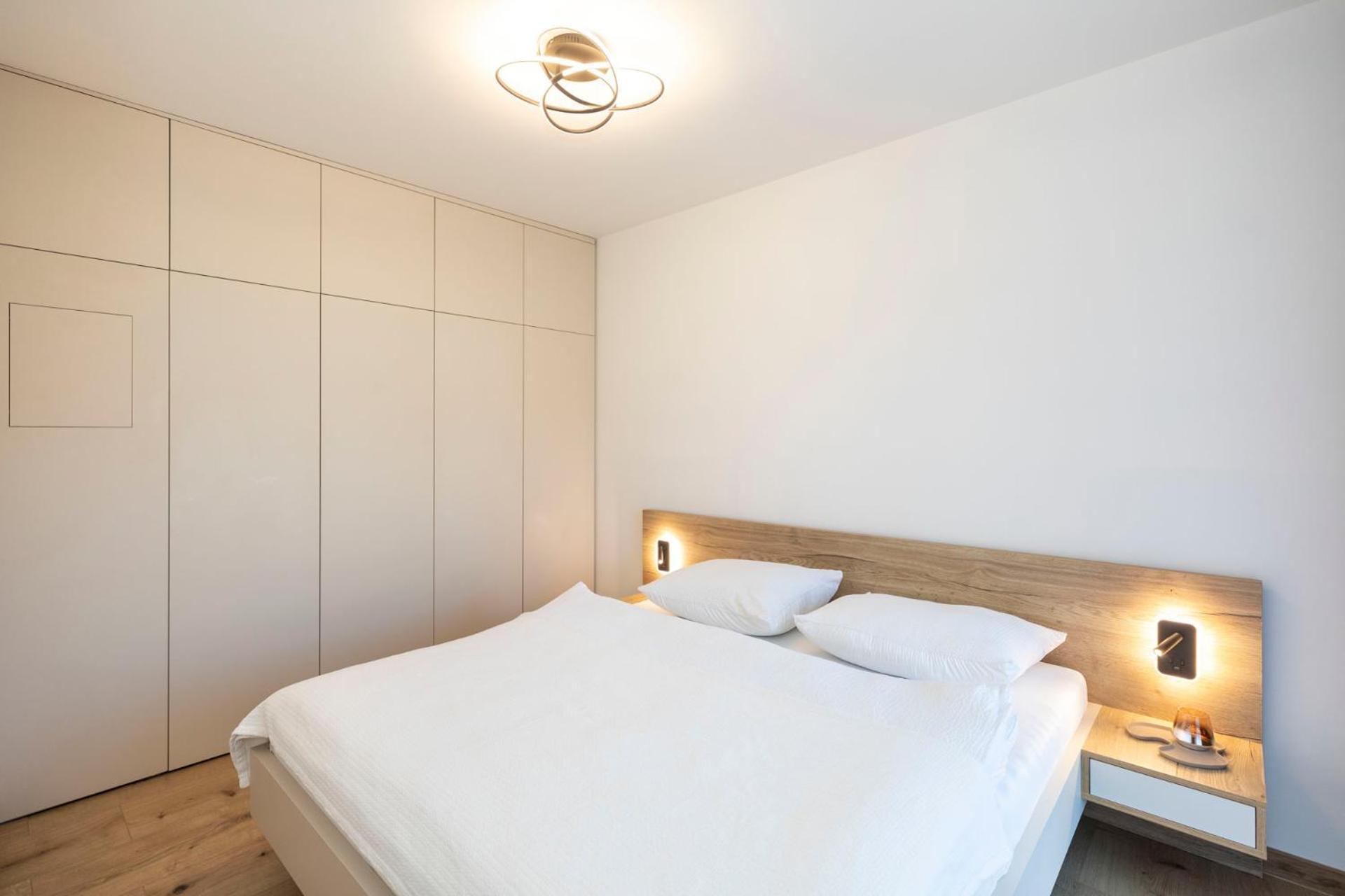 Alure Residences 9 & 24H Self Check-In, Private Parking In Front Of The Apartment Building Included, New Building, Terrace, The Apartment Building Has Its Own Park With A Lake And Outdoor Fitness, Children'S Playground, City Center Banská Bystrica Eksteriør bilde