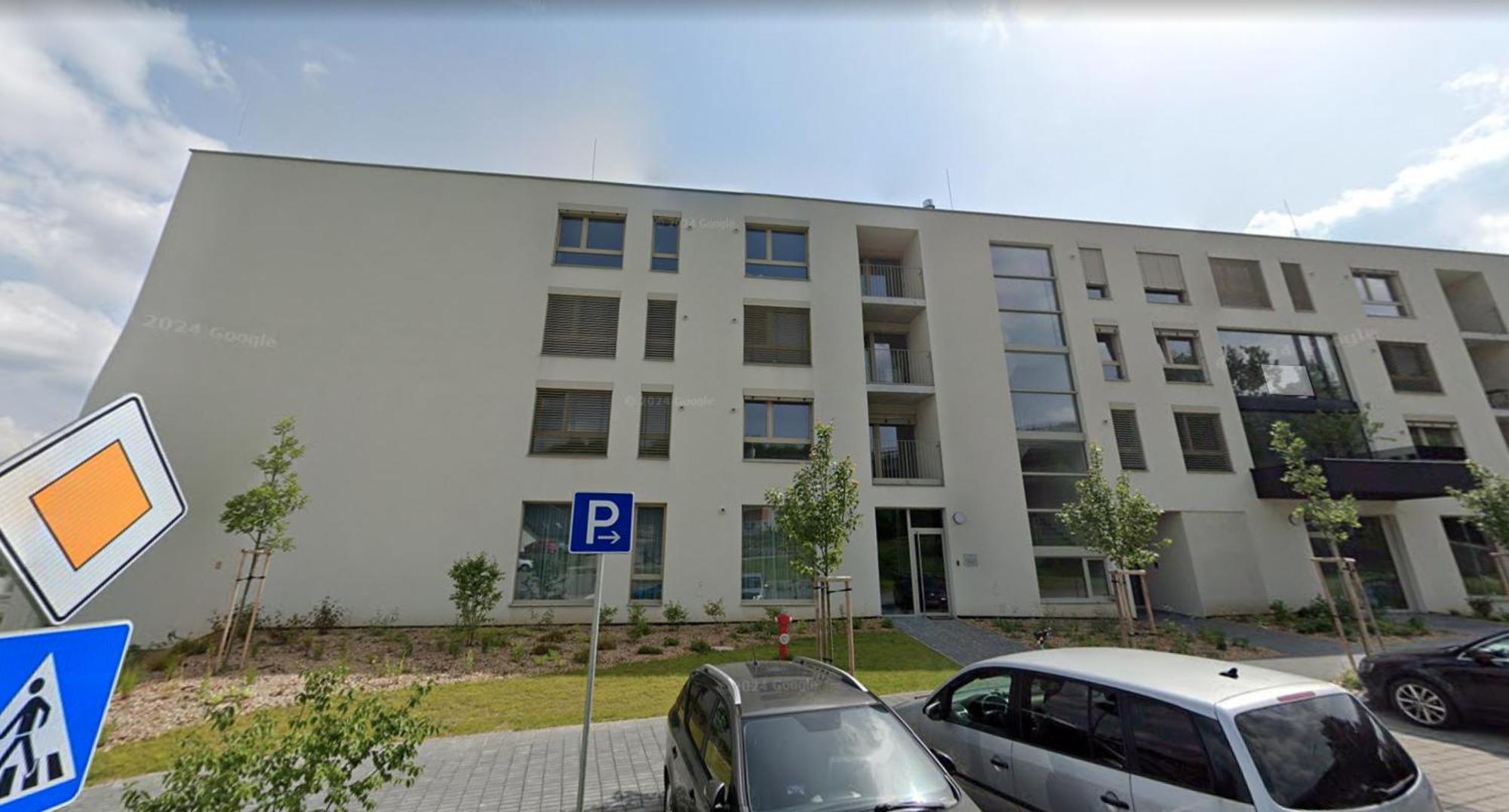 Alure Residences 9 & 24H Self Check-In, Private Parking In Front Of The Apartment Building Included, New Building, Terrace, The Apartment Building Has Its Own Park With A Lake And Outdoor Fitness, Children'S Playground, City Center Banská Bystrica Eksteriør bilde